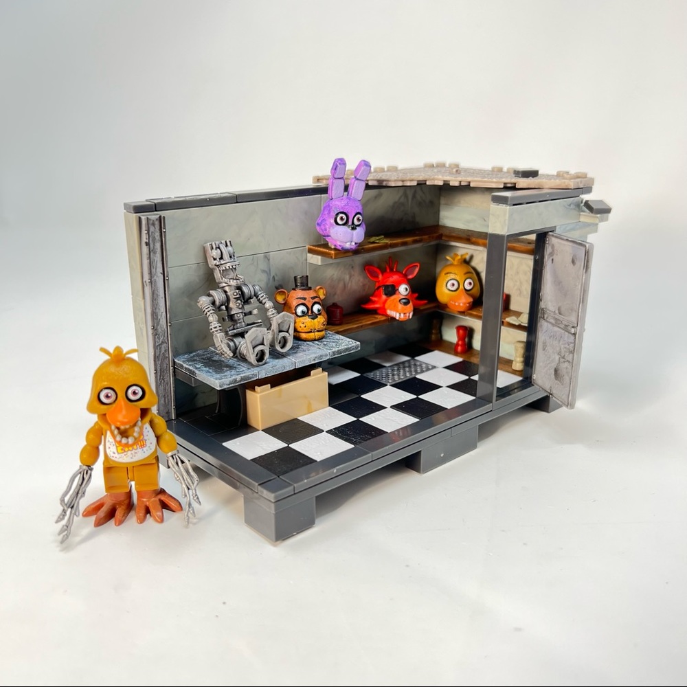 McFarlane Five Nights at Freddy's Medium Construction Backstage Withered Chica